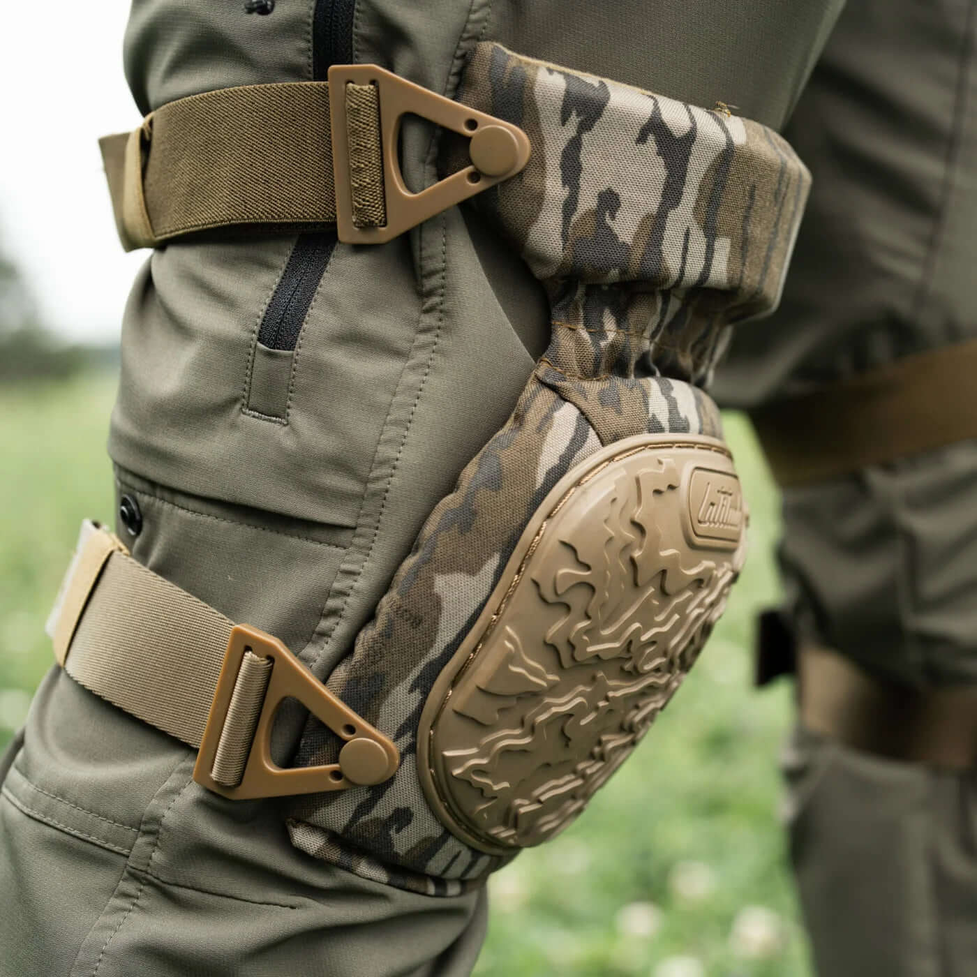 Latitude Outdoors | Latitude Knee Pads Mossy Oak Bottomland (IN STOCK!)